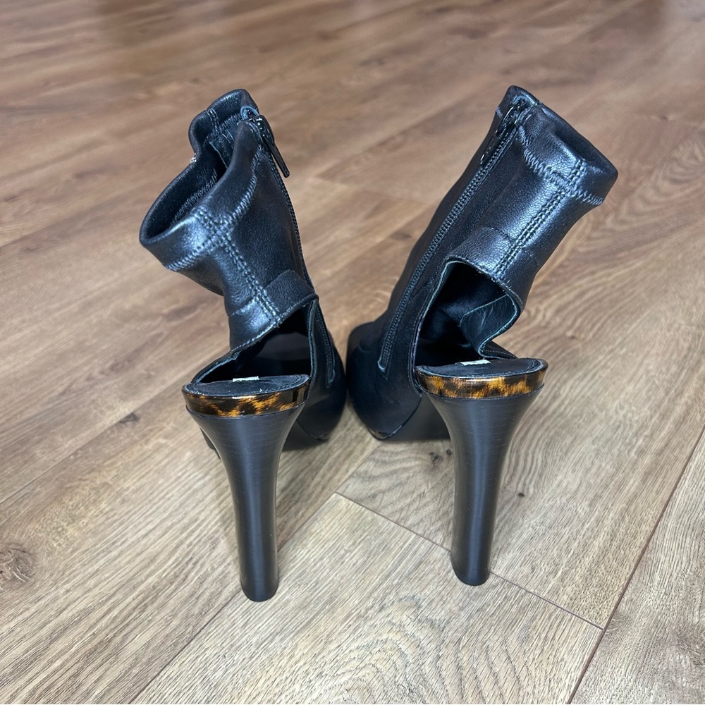 Diane von Furstenberg black leather, tortoise leather bootie heel - Size 8 - Picture 7 of 10